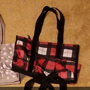 Thirty one zip top organizing tote